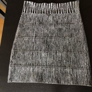 BCBGMAXAZRIA Black/white bandage stretch skirt M